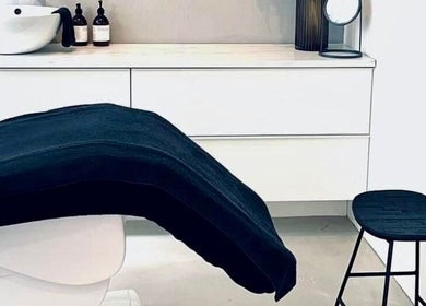 Modern salon chair and counter at Lauren Taylor Beauty, Utrecht, Utrecht, NL, showcasing sleek design.