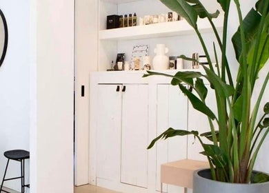 Bright and chic interior corner at Lauren Taylor Beauty, Utrecht, Utrecht, NL, featuring plants and modern decor.