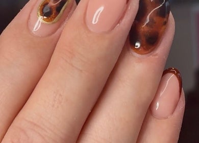 Elegant tortoise shell manicure by Niche Nails in Ellesmere Port, England, GB showcasing unique nail art.