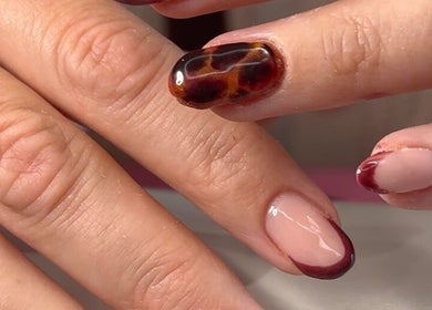 Elegant nail art at Niche Nails in Ellesmere Port, England, showcasing detailed designs and glossy finish.