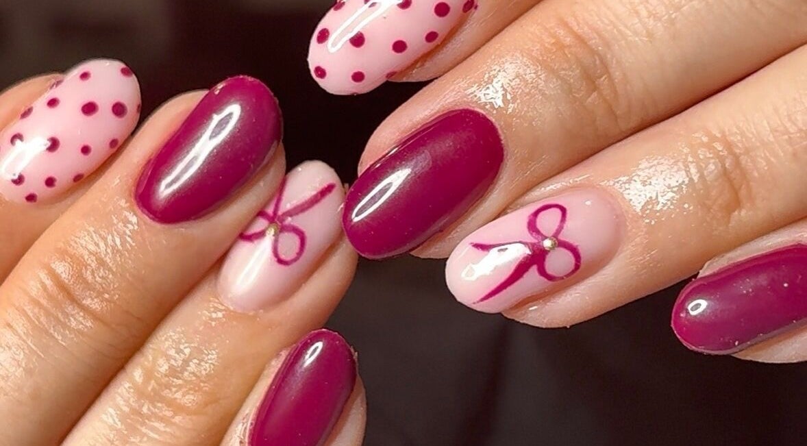 Chic nail art with pink bows at Niche Nails, Ellesmere Port, England, GB.