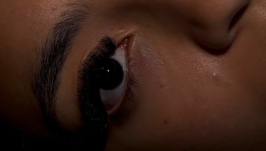 Close-up of an expertly styled eyelash at 𝓑𝓪𝓭 𝓷 𝓕𝓮𝓪𝓽𝓱𝓮𝓻𝓮𝓭 in Wicklow, County Wicklow, IE.
