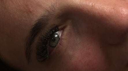 Close-up of a perfectly styled eyelash at 𝓑𝓪𝓭 𝓷 𝓕𝓮𝓪𝓽𝓱𝓮𝓻𝓮𝓭 in Wicklow, County Wicklow, IE.