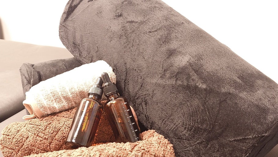 Aromatherapy oils and towels at Balancing Wellness in Melbourne, Victoria, AU offering serene relaxation.