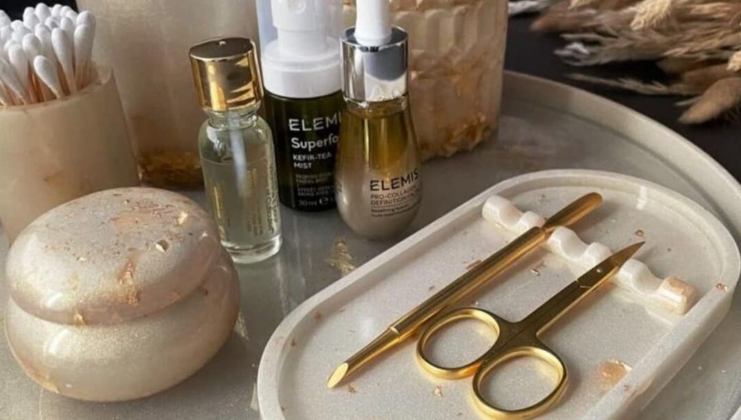 Beauty tools at Home Service - Lujo Beauty and Personal Care Center for women, Dubai, Dubai, AE.