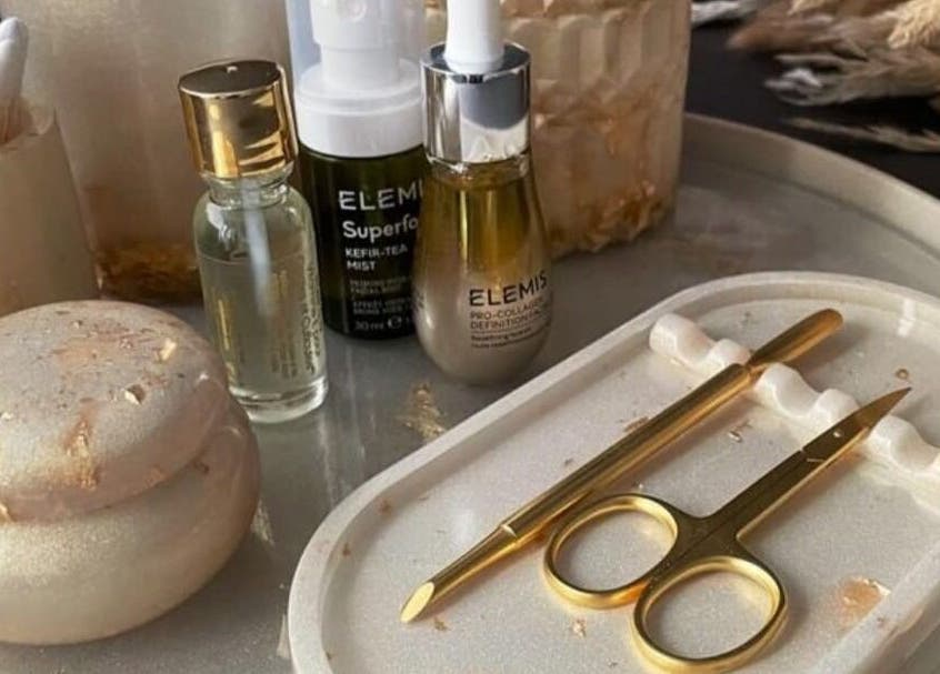 Beauty tools at Home Service - Lujo Beauty and Personal Care Center for women, Dubai, Dubai, AE.