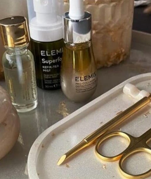 Beauty tools at Home Service - Lujo Beauty and Personal Care Center for women, Dubai, Dubai, AE.