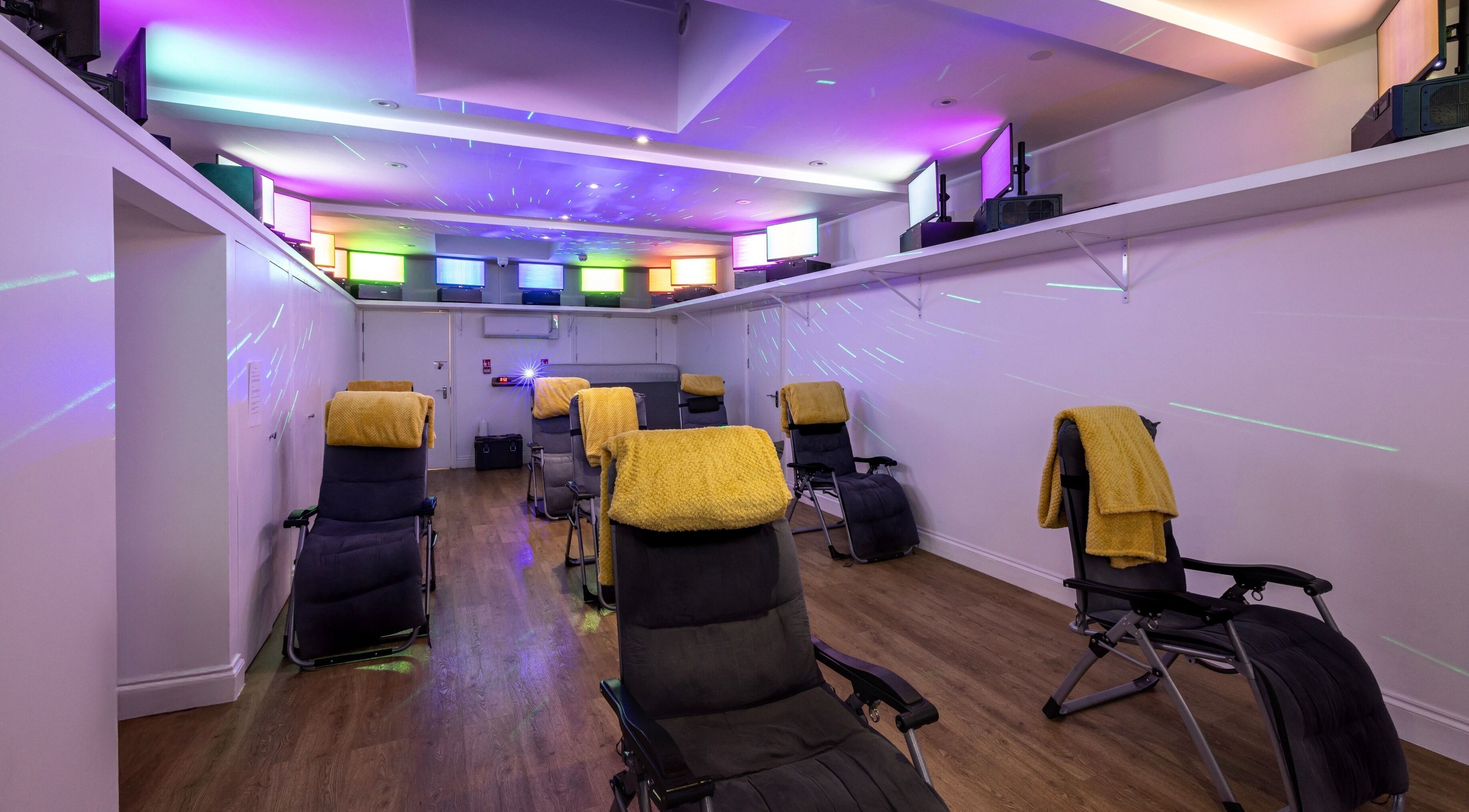 Relaxation chairs with ambient lighting at Battersea Park Clinic, London, England, GB.