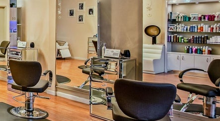 Chic interior of Elaris Beauty Salon in Dubai, AE. Modern styling stations and product display.
