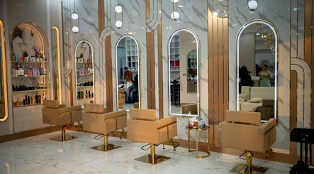 Elegant interior of Elaris Beauty Salon in Dubai, AE showcasing luxurious styling chairs and illuminated mirrors.