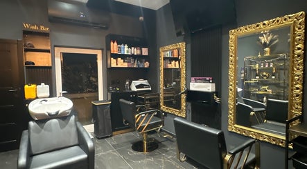 Elegant salon interior at Vogue & Volume, Il-ħamrun, MT, featuring gold mirrors and chic styling chairs.