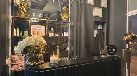 Luxurious reception at Vogue & Volume, Il-ħamrun, MT with gold decor and beauty products.