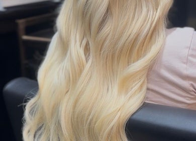 Elegant blonde hair styled at Vogue & Volume, Il-ħamrun, MT, showcasing luxurious waves.