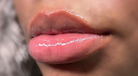 Gepolijste lippen bij House Of Bliss, Zeist, Utrecht, NL. Ervaar ultieme verzorging en schoonheid.