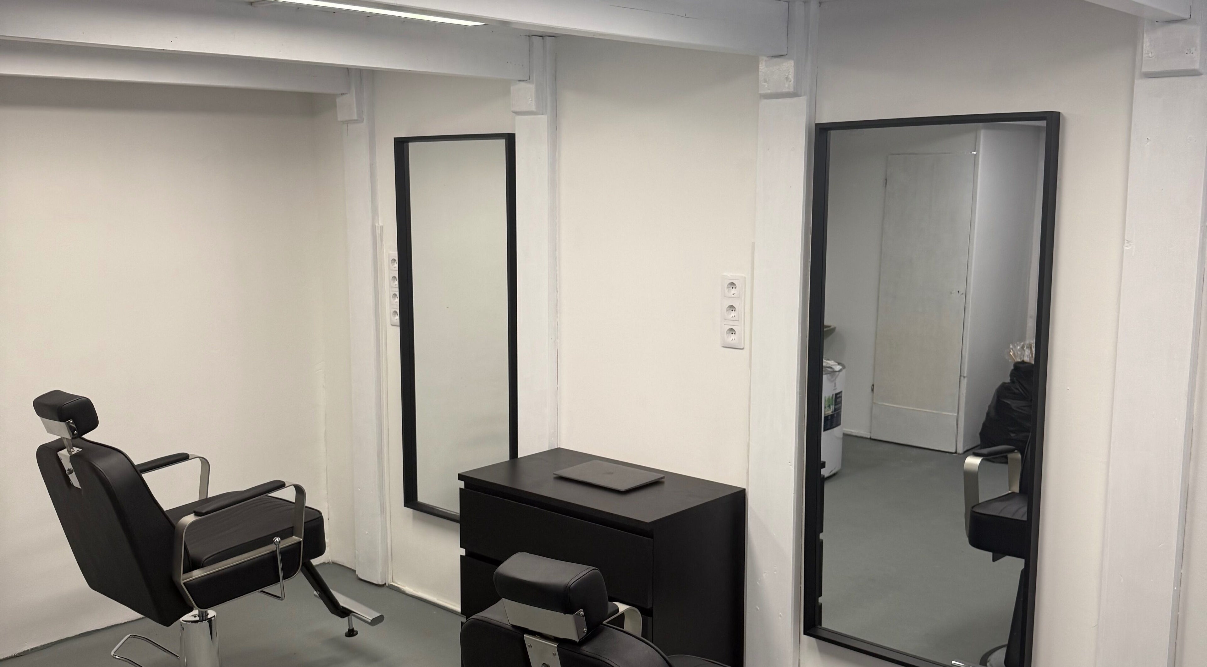 Elegáns belső a Slick Barber shop Budapest szalonban, Budapest, Magyar, HU.