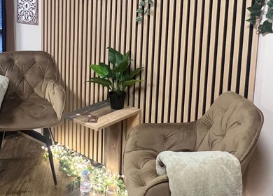 Relaxing seating area at Soul Massage Therapy, Livingston, Scotland, GB with plush chairs and calming decor.