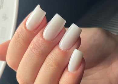 Unghie bianche eleganti presso Glam Nails by Asia, Collegno, Piemonte, IT.