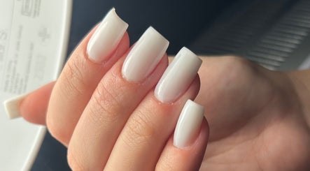 Unghie bianche eleganti presso Glam Nails by Asia, Collegno, Piemonte, IT.
