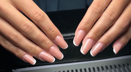 French manicure raffinata da Glam Nails by Asia, Collegno, Piemonte, IT.