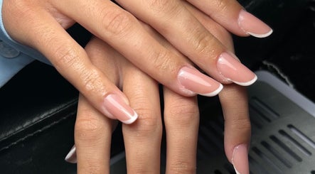 Manicure French elegante a Glam Nails by Asia, Collegno, Piemonte, IT.