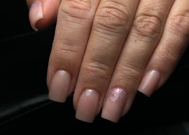 Manicure elegante con glitter presso Glam Nails by Asia, Collegno, Piemonte, IT.