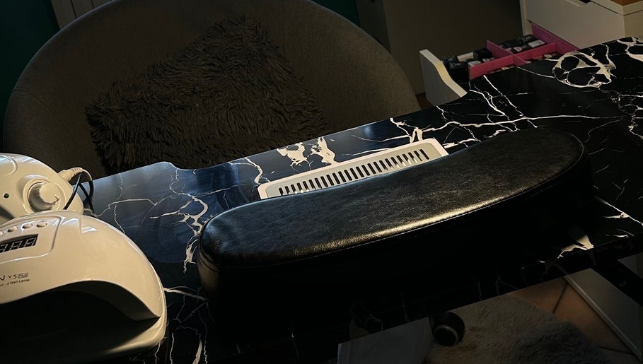 Postazione manicure moderna e raffinata a Glam Nails by Asia, Collegno, Piemonte, IT.