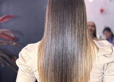 Cabello liso y brillante en Regina Mendes Peluqueria, Córdoba, Córdoba, AR