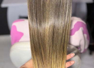 Cabello liso y saludable en Regina Mendes Peluqueria, Córdoba, Córdoba, AR.