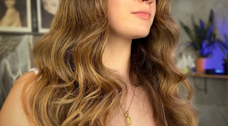 Cabelo com ondas em salão Beethoven - International Hairstylist, Balayage Artist, Visagist & Cosmetologist, Porto.