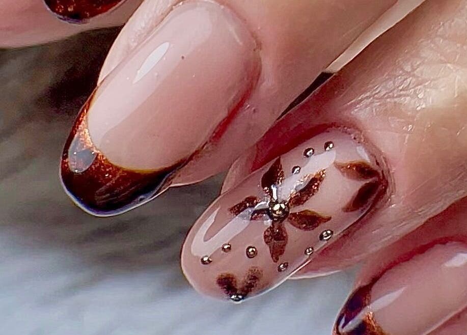 Beautiful floral nail art by Kandyse Faye | Nail Artist in Wellingborough, England, GB.