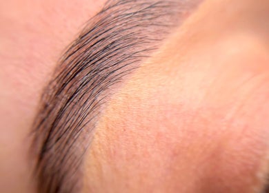 Close-up de sobrancelha bem definida em SM Beauty, Porto, Porto, PT.
