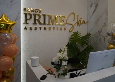 Elegant reception area of Bangs Prime Skin Aesthetics in Makati City, Metro Manila, PH with decor and balloons.