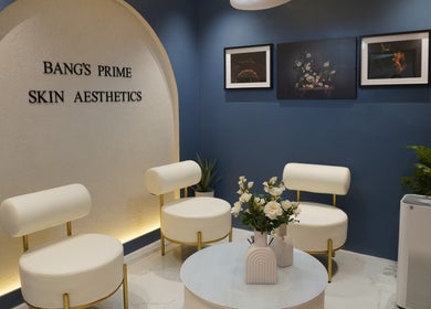 Elegant seating area at Bangs Prime Skin Aesthetics in Makati City, Metro Manila, PH, showcasing modern decor.