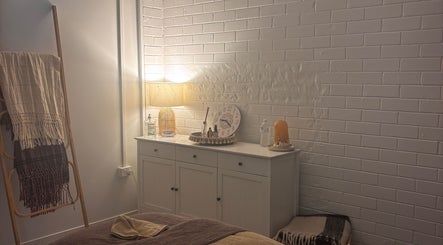 Cozy relaxation nook at Roxanne Mae's RMT Torquay, Queensland, AU with soft lighting and calming decor.