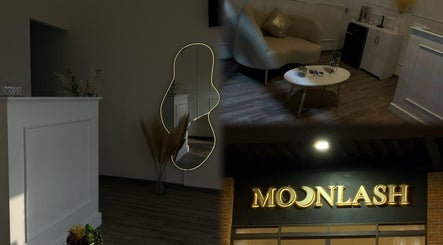 Recepción y sala elegante de MOONLASH en Metepec, Estado De México, MX, con iluminación acogedora.