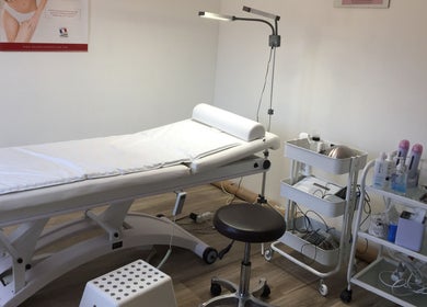 Salle de soin chez Delphine Beauté Maquillage Permanent - Delphine V Music, Plaisir, Île-de-France, FR.