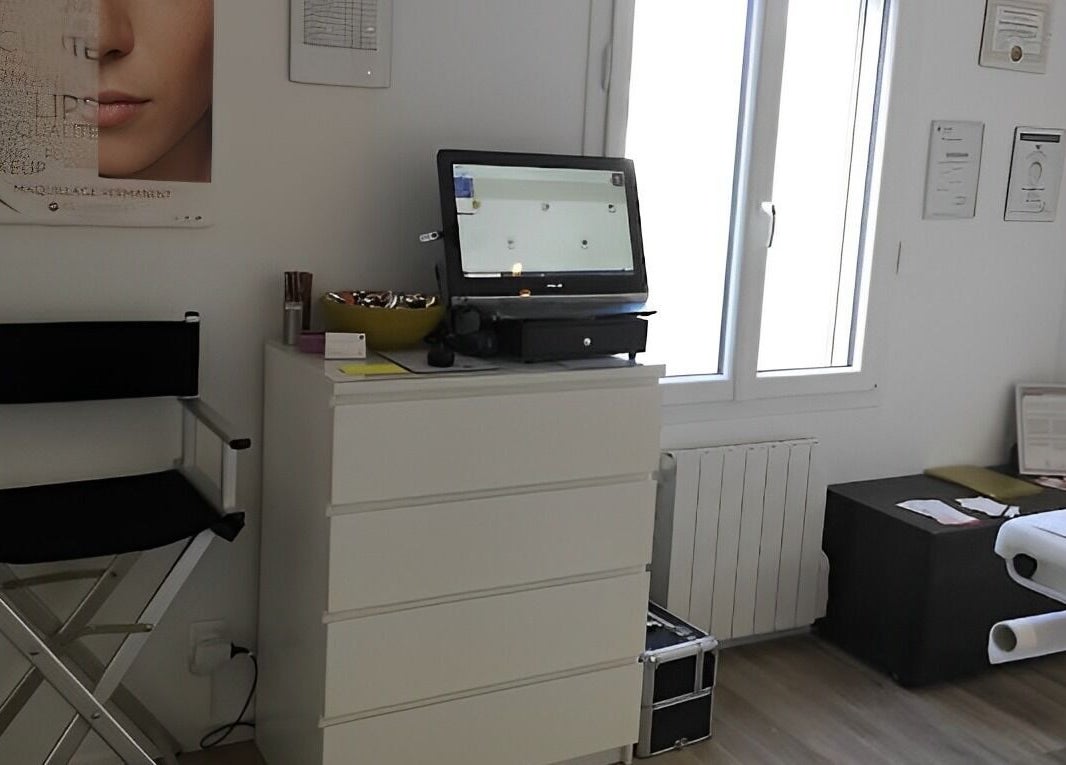 Intérieur apaisant de Micro-pigmentation Delphine Beauté, Delphine V Music à Plaisir, Île-de-France, FR.