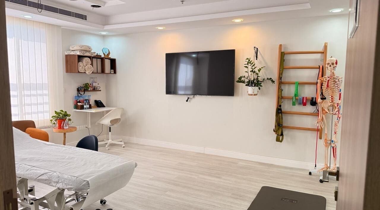 Therapy room at Movemento/CRYO Infinity in Jeddah, Makkah Province, SA, featuring modern decor and equipment.