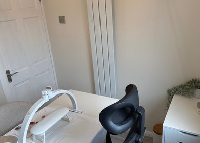 Bright, inviting nail station at Leah Does Nails in Bredbury, England, GB.
