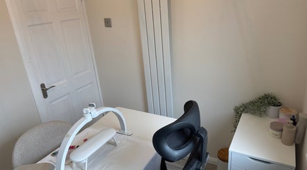 Bright, inviting nail station at Leah Does Nails in Bredbury, England, GB.