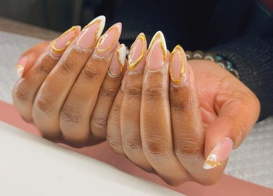 Elegant gold-trimmed nails at Modern Glow Mc, Gillitts, Kwazulu-natal, ZA, showcasing premium nail artistry.