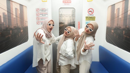 Shutter Self Box Train