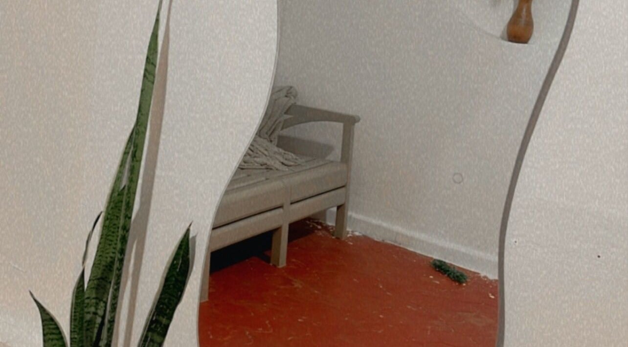 Rincón acogedor con planta y sillón en Anlly Nail Studio, San Francisco De Macorís, Duarte, DO.