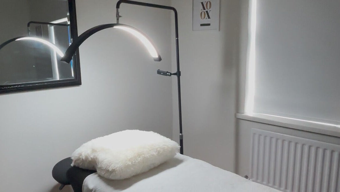 Relaxing lash treatment room at Luxury Lashes, Ballinasloe, County Galway, IE with plush bed and modern lighting.