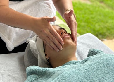 Relaxing facial massage at Treasured Moments in Gillitts, Kwazulu-natal, ZA. Indulge in tranquility and care.