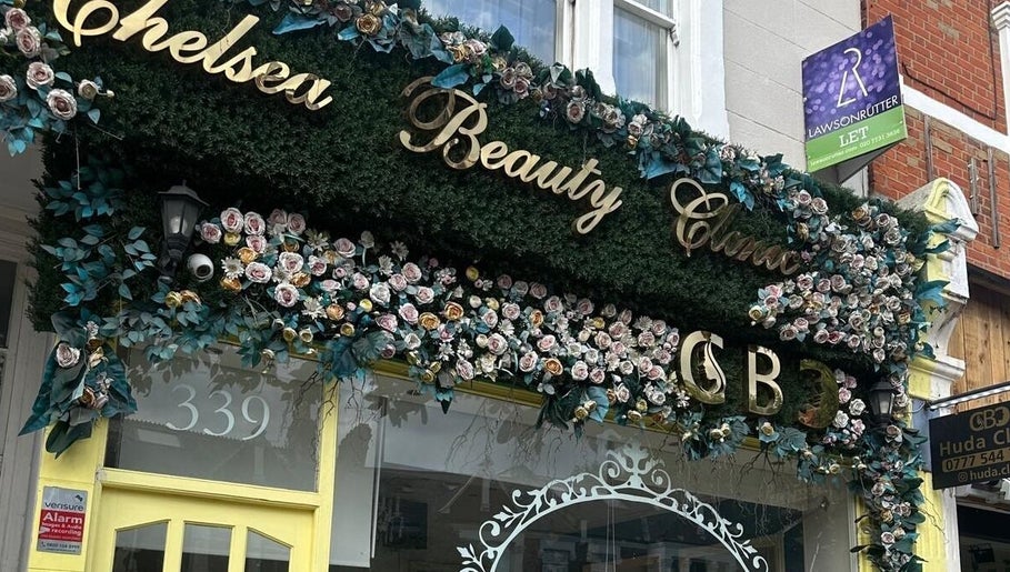 Floura Clinic entrance adorned with flowers, London, England, GB.