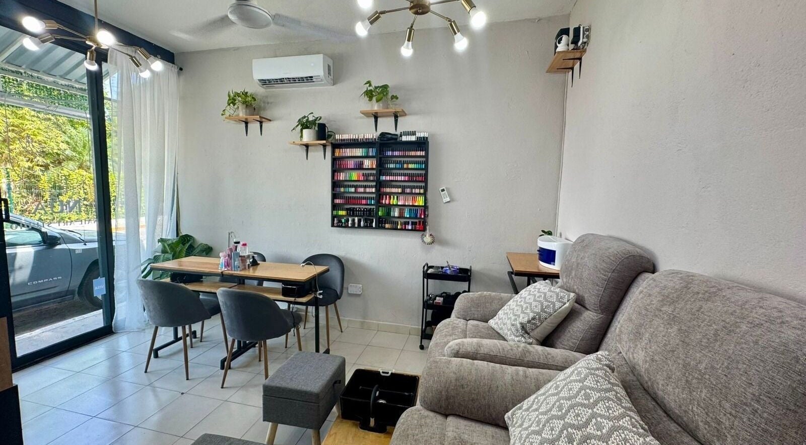 Núa Nail Art Studio interior with seating and nail polish display in Playa Del Carmen, Quintana Roo, MX.