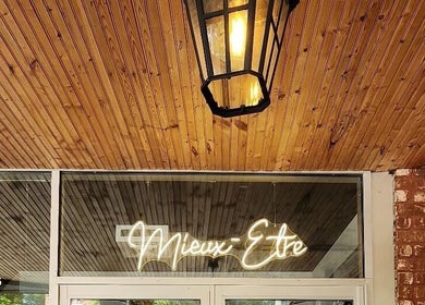 Elegant neon sign at Maison Rustik, Sainte-Thérèse, Québec, CA. Warm wooden ceiling and ambient lighting.