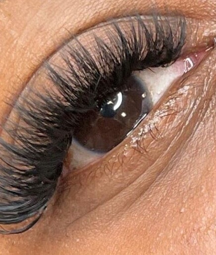 Lash 'n' Glow by Nancy imagine 2