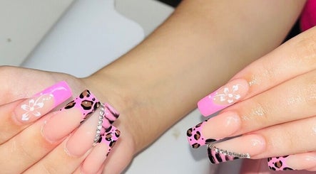 Vibrant pink and leopard print nail art at Mdh Nails in Toronto, Ontario, CA. A blend of floral and glamorous designs.